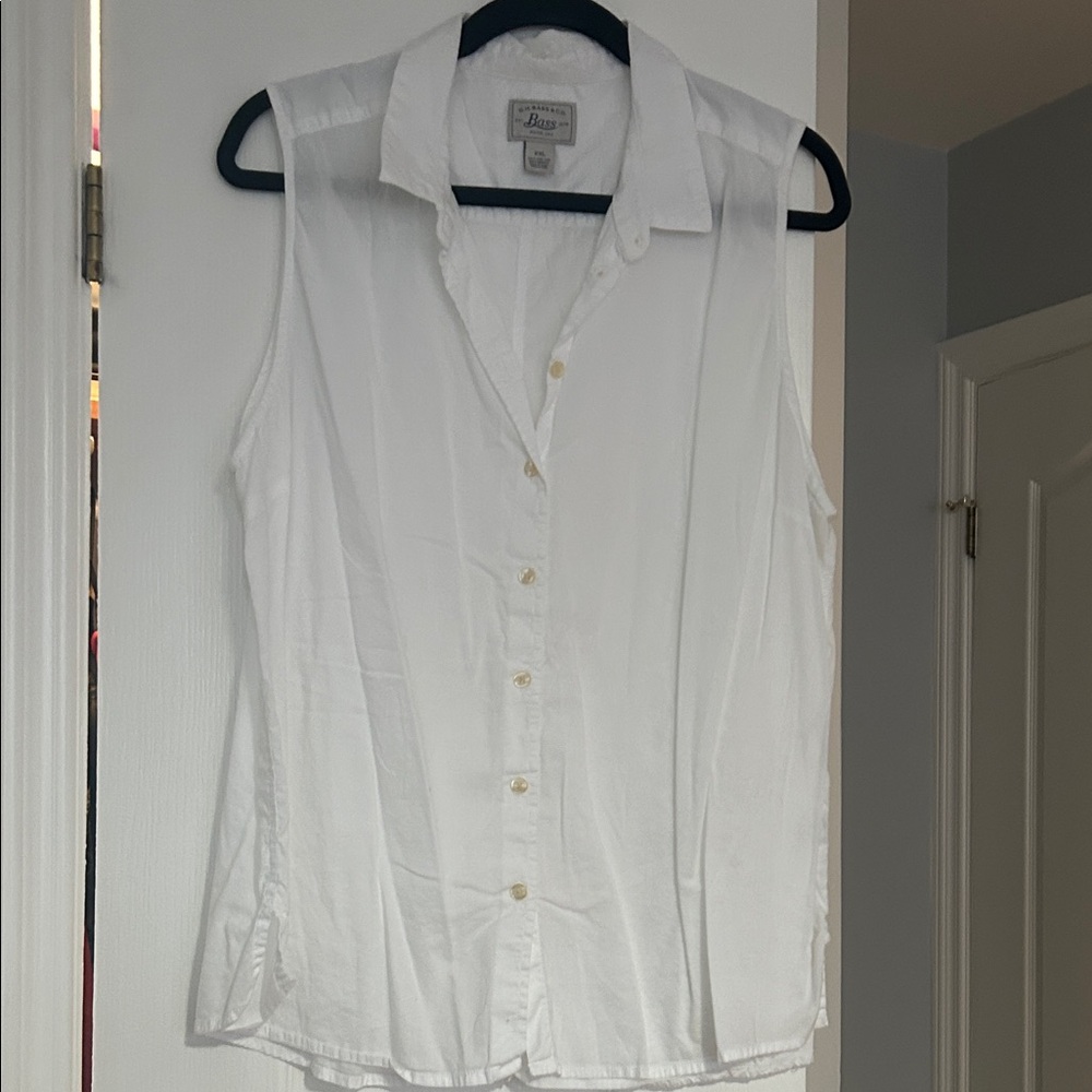 GH Bass Sleeveless white blouse